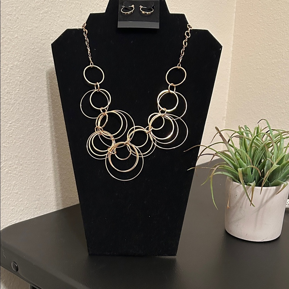 Elegant Gold Circle Necklace and Earring Set